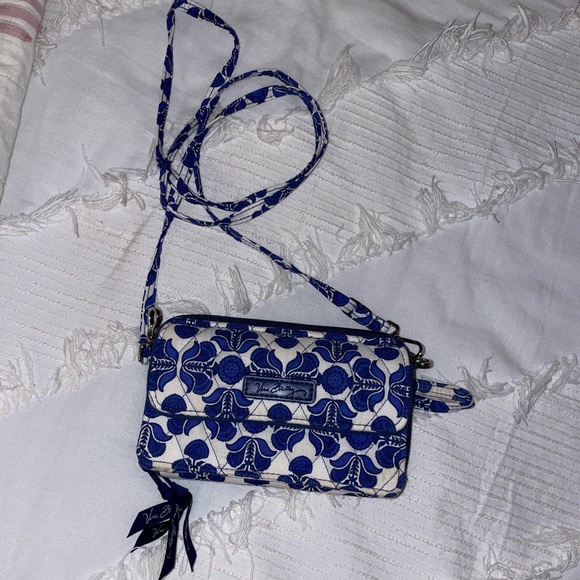 Vera Bradley cross body - Picture 1 of 6